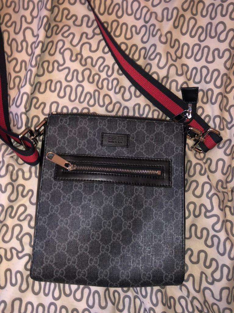 gucci black small messenger bolsa